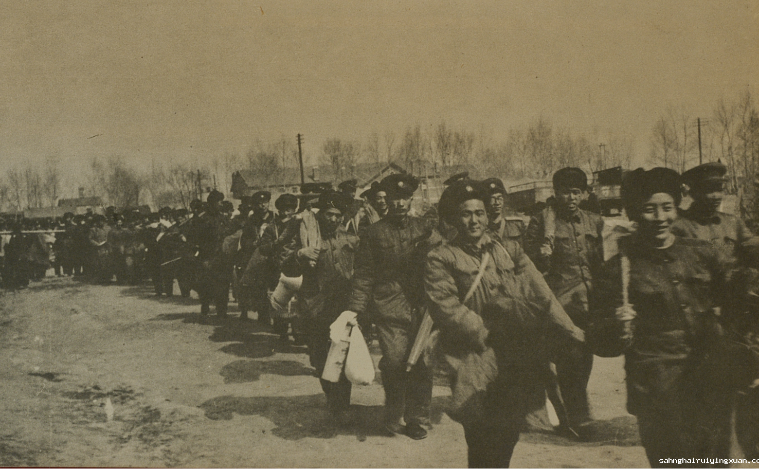 8、1958年4月13日，预六师转业军官徒步行军，奔向858农场  DA.png