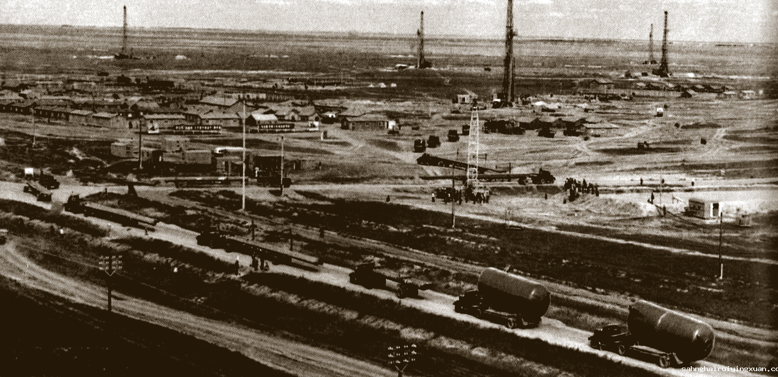 13、  繁忙的大庆石油会战现场.png