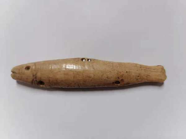 文物-2 骨诱鱼器.jpg